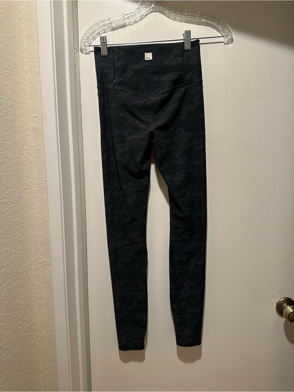 Vuori Dark Clean Evolution Leggings Black/Heather Camo Size XS